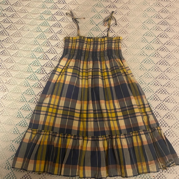 I am selling this close because my girls some of them they never wear it’s new.